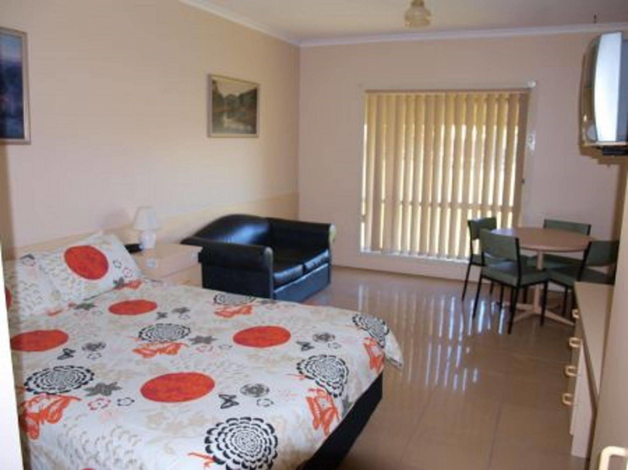 Sandhurst Motel Carrum Downs Extérieur photo