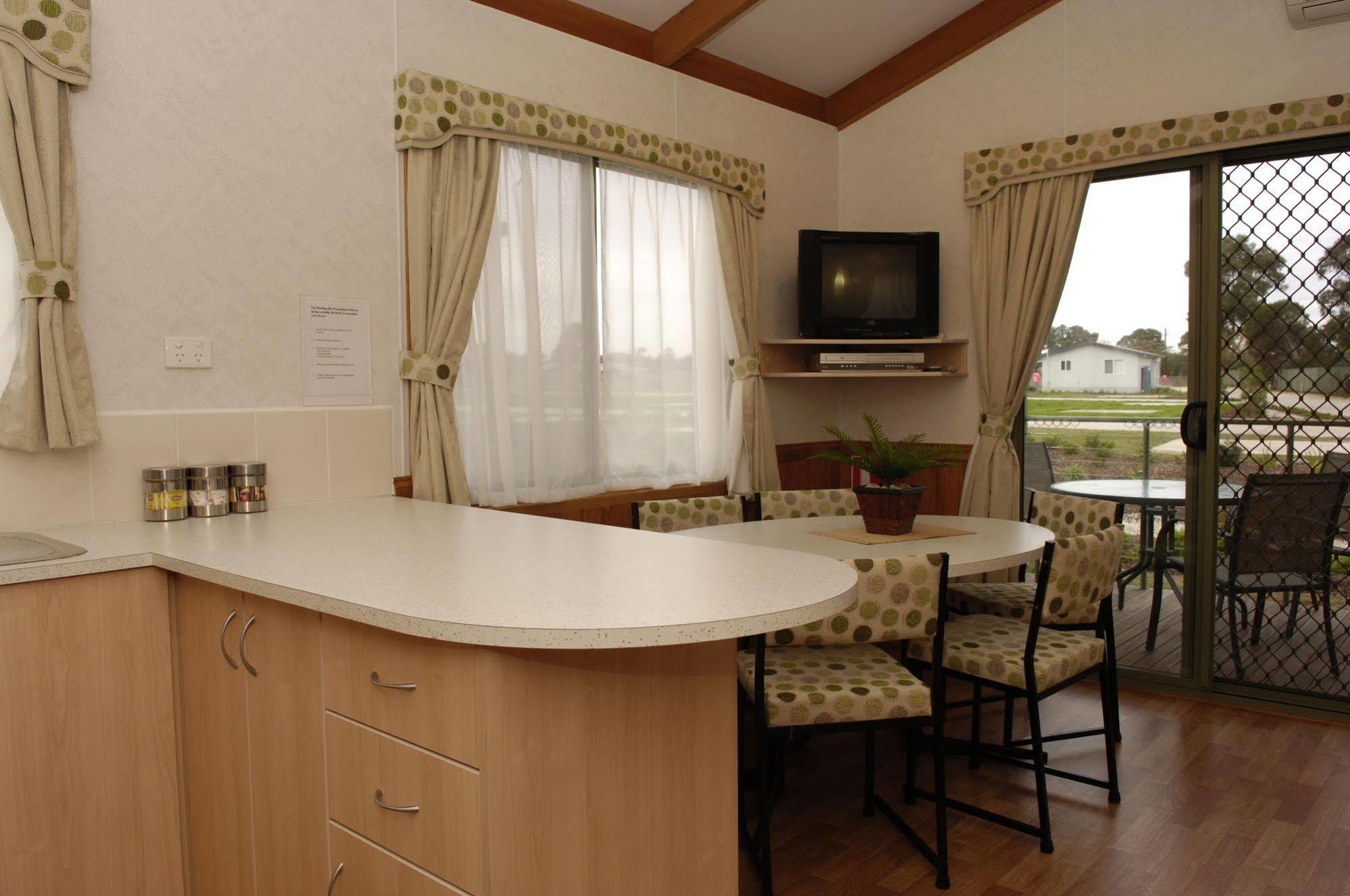 Sandhurst Motel Carrum Downs Extérieur photo
